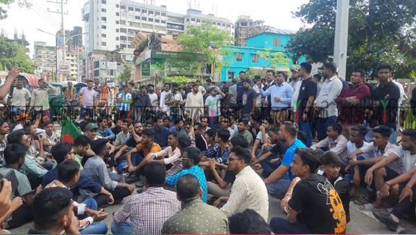 কোটা আন্দোলনকারী শিক্ষার্থীদের সঙ্গে ছাত্রলীগের ধাওয়া